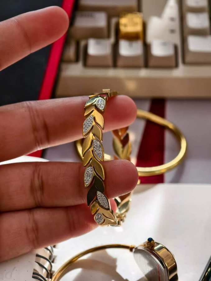 POOVA BANGLE